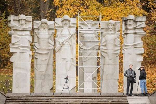 ​Lituani, çmontohen monumentet e epokës sovjetike
