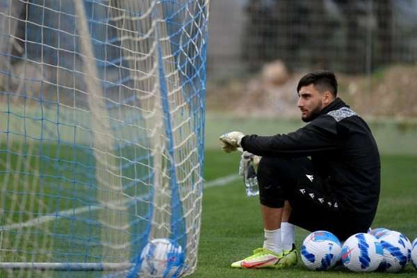 Agjenti i Strakoshës ndez spekulimet për largim nga Premier Liga