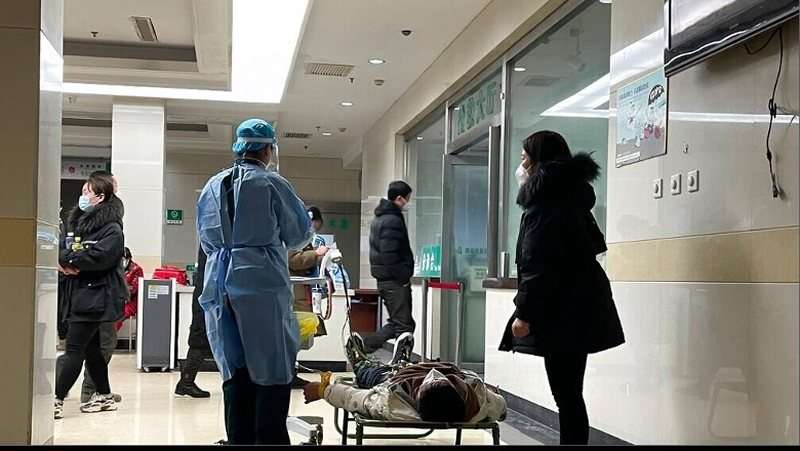 Çfarë po ndodh me Covid-19? Ekspertët dalin me paralajmërimin e fortë, ja çfarë rrezikohet tashmë