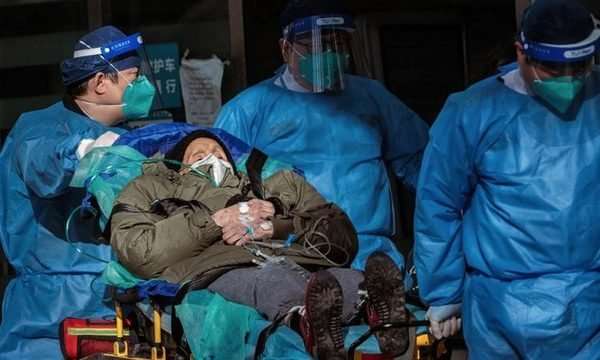 Covid-19 përhapet pa kontroll, spitalet kineze ‘jashtëzakonisht të mbingarkuara’
