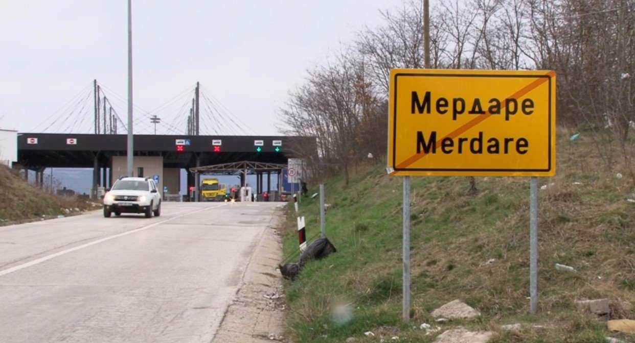 Merdarja mbetet e mbyllur për qarkullim, detajet e fundit për barrikadat e vendosura nga serbët