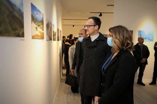 ​Hapet ekspozita kolektive Fondi i Galerisë nga Peneli i Flakës 2003-2022 dhe ekspozita me imazhe “E Bukura Kosovë”