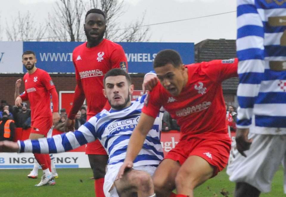 Leicester eliminon ekipin e Ranierit