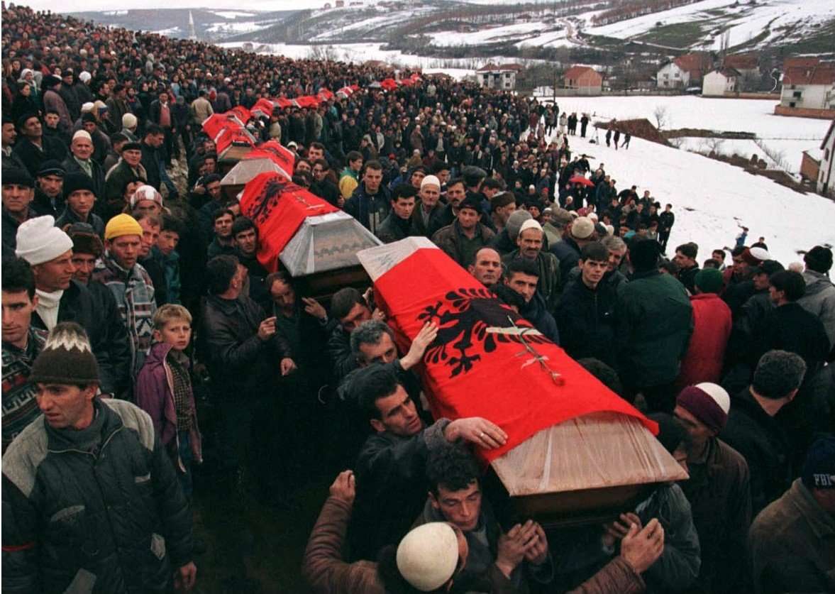 Politikanë, çdo mëngjes kujtojeni Reçakun!!!