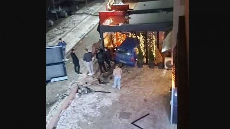 Aksident në Prishtinë – vetura futet brenda lokalit në lagjen Mati1