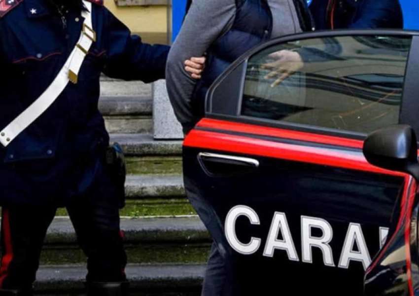 Po i ndiqnin për vjedhje, karabinierët rrihen nga shqiptarët