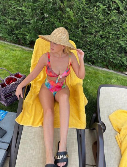Si rrallëherë, aktorja dhe deputetja e LVV-së publikon fotografi me bikini
