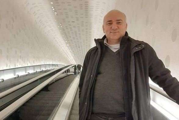 Buzëqeshja e heshtur dhe panteoni qiellor me pamje magjike