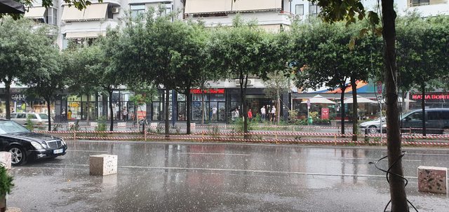 Vala e të nxehtit prek edhe Shqipërinë, në fundjavë vlera të larta dhe episode ekstreme
