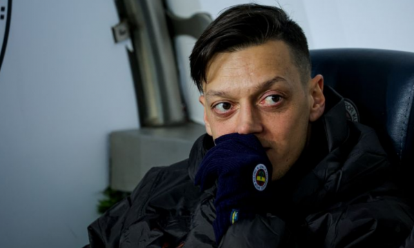 Ozil edhe më larg futbollit