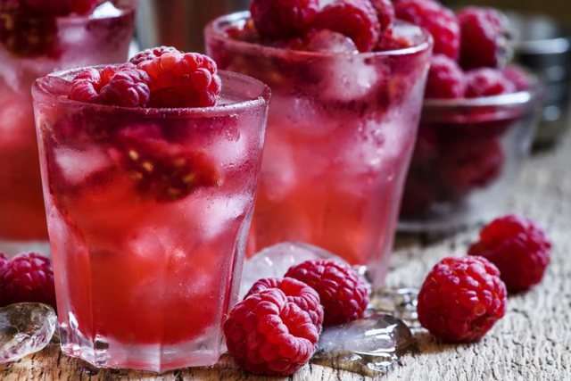 Pija e freskët e së dielës, me mjedër dhe limon