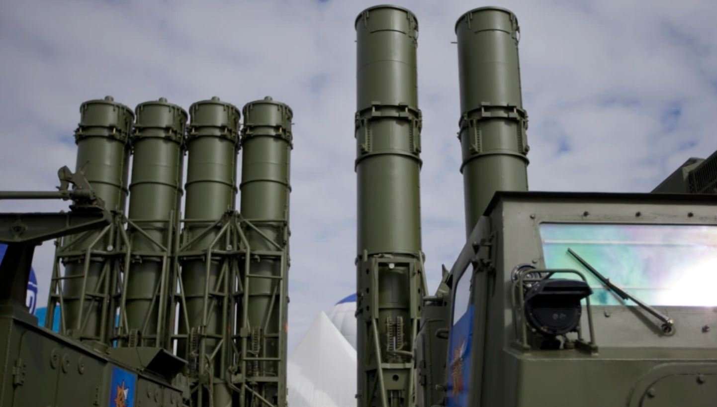 Sllovakia shqyrton mundësinë e dërgimit të raketave S-300 në Ukrainë