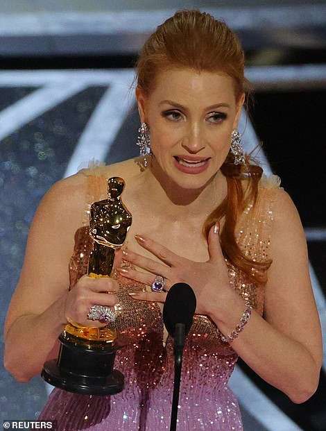 Jessica Chastain fitoi çmimin “Aktorja më e mirë’, gjersa Jane Campion mundi edhe burrat në kategorinë “Regjisori më i mirë”
