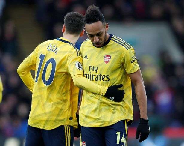 Ozil, sulmon Aubameyangun
