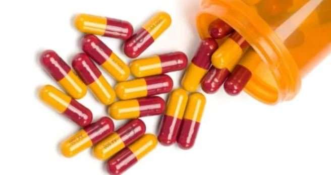 Çka ndodh kur përzihen antibiotikët dhe alkooli?