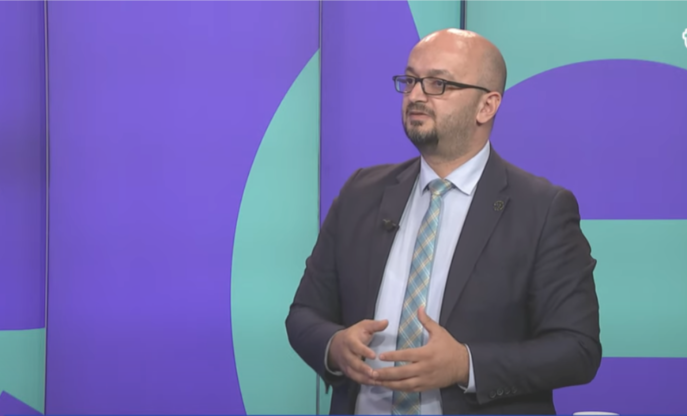 Qeveria e Kosovës duhet ta shtyjë afatin për targa