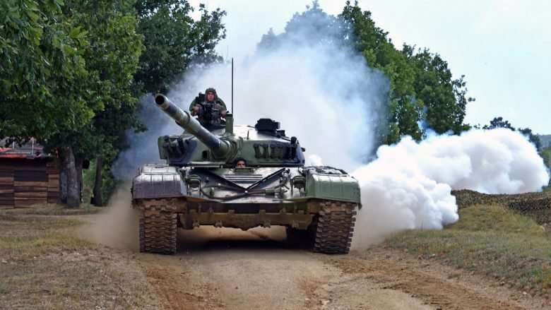 Serbia kërcënoi Kosovën me Forca të Armatosura/ Eksperti i sigurisë analizon mesazhin e Beogradit