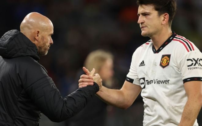 Ten Hag “mbron” Maguiren