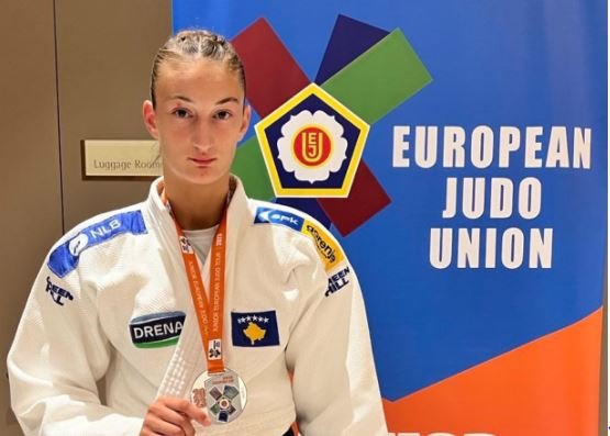 Kuka ka disa fjalë për Debora Gjakovën 