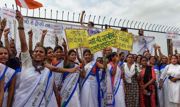 India nxjerr manualin kundër përdorimit të termave fyes për gratë