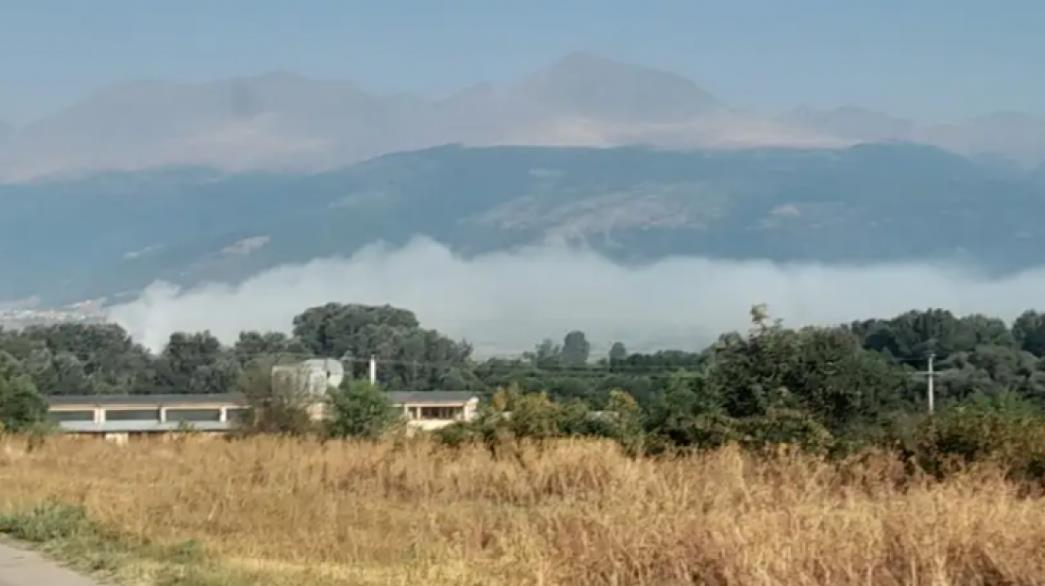 Ende del zjarr dhe tym nga deponia e djegur afër Tetovës, Pollogu nën tym