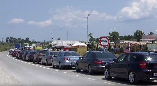 Gjendja në pikat kufitare: Sa po zgjasin pritjet për të dalë nga Kosova?