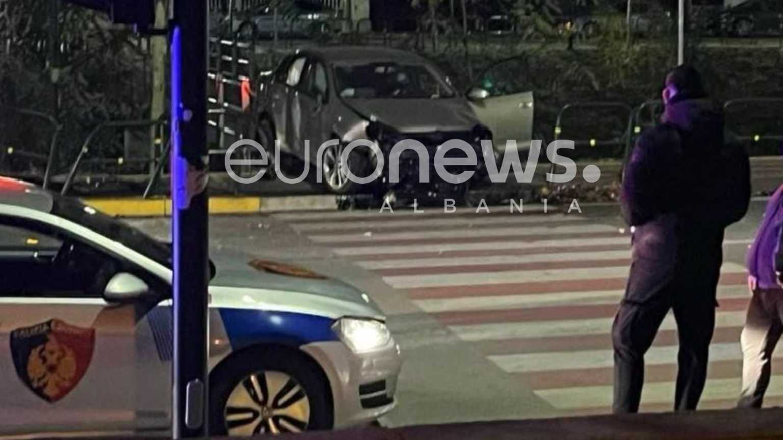 Aksident në Tiranë, makina del nga rruga te Materniteti i ri
