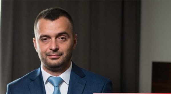 “Me vjen keq që nuk e kam respektuar Flamurin e Kosovës”