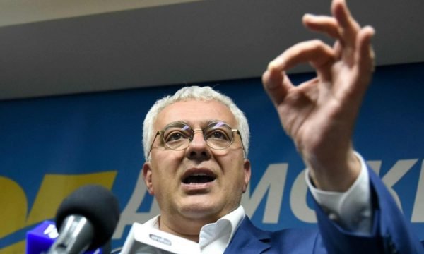 Arsyetohet Mandiq: Populli serb në Mal të Zi do të më kishte inat po të mos kisha qenë në selinë e SNS-së