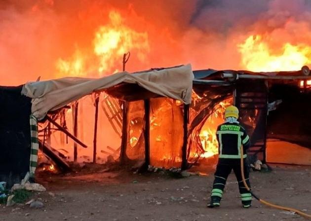 Merr flakë kampi i emigrantëve në Spanjë, evakuohen mbi 200 persona