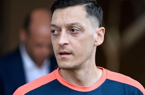 Ozil përgënjeshtron
