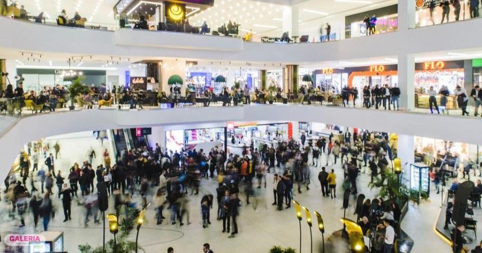 E rëndë: Vajza 23-vjeçare tenton t’i japë fund jetës së saj në qendrën ‘Galeria’ në Prizren, i pret venat