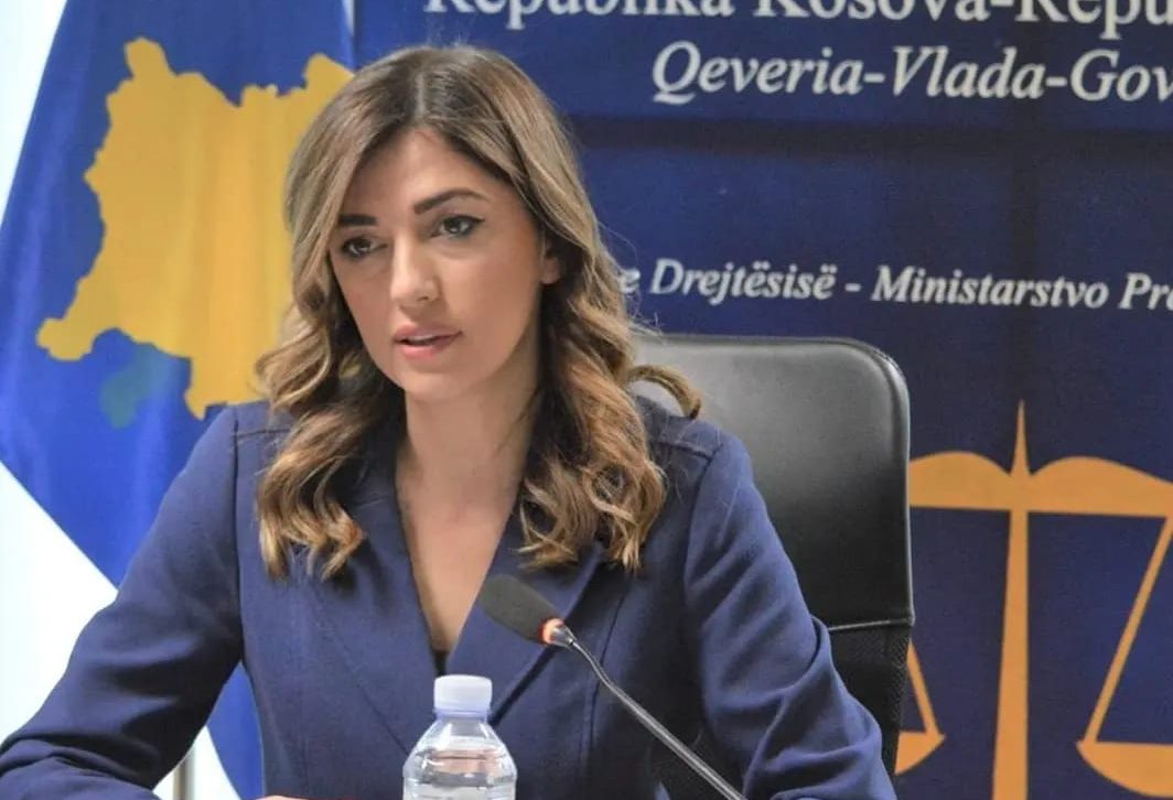 Haxhiu takohet me ambasadorin e BE-së, diskutojnë për krimet e luftës e reformat në drejtësi