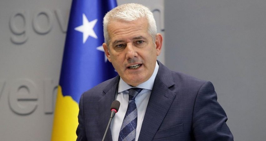 Pasaportat/ Kërkohet shkarkimi i ministrit Sveçla, Shala: Bëri telashe të pariparueshme për qytetarët e Kosovës