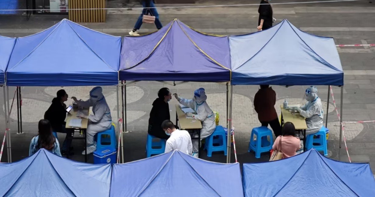 Kina raporton gati 60.000 vdekje të lidhura me koronavirus brenda një muaji