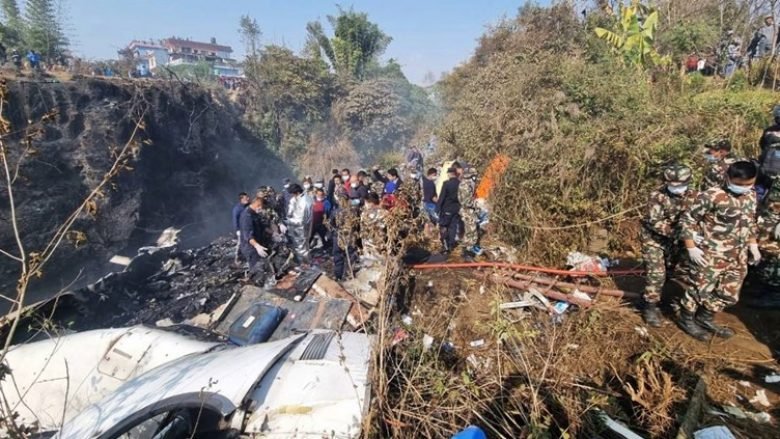 Pak mundësi që dikush i ka mbijetuar rrëzimit të aeroplanit në Nepal