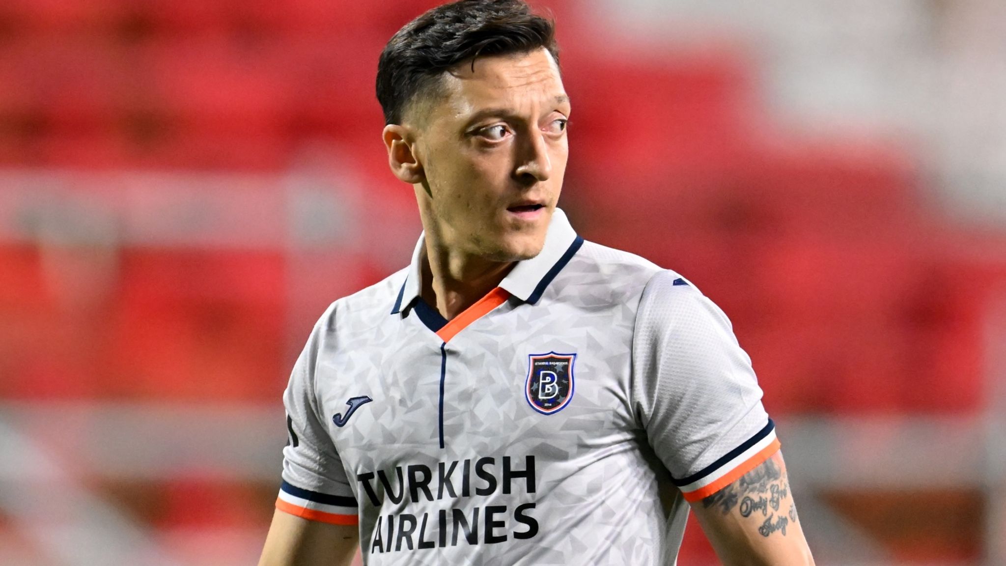 Ozil dhe Alex këshillojnë Gulerin që të vazhdojë me Fenerbahcen
