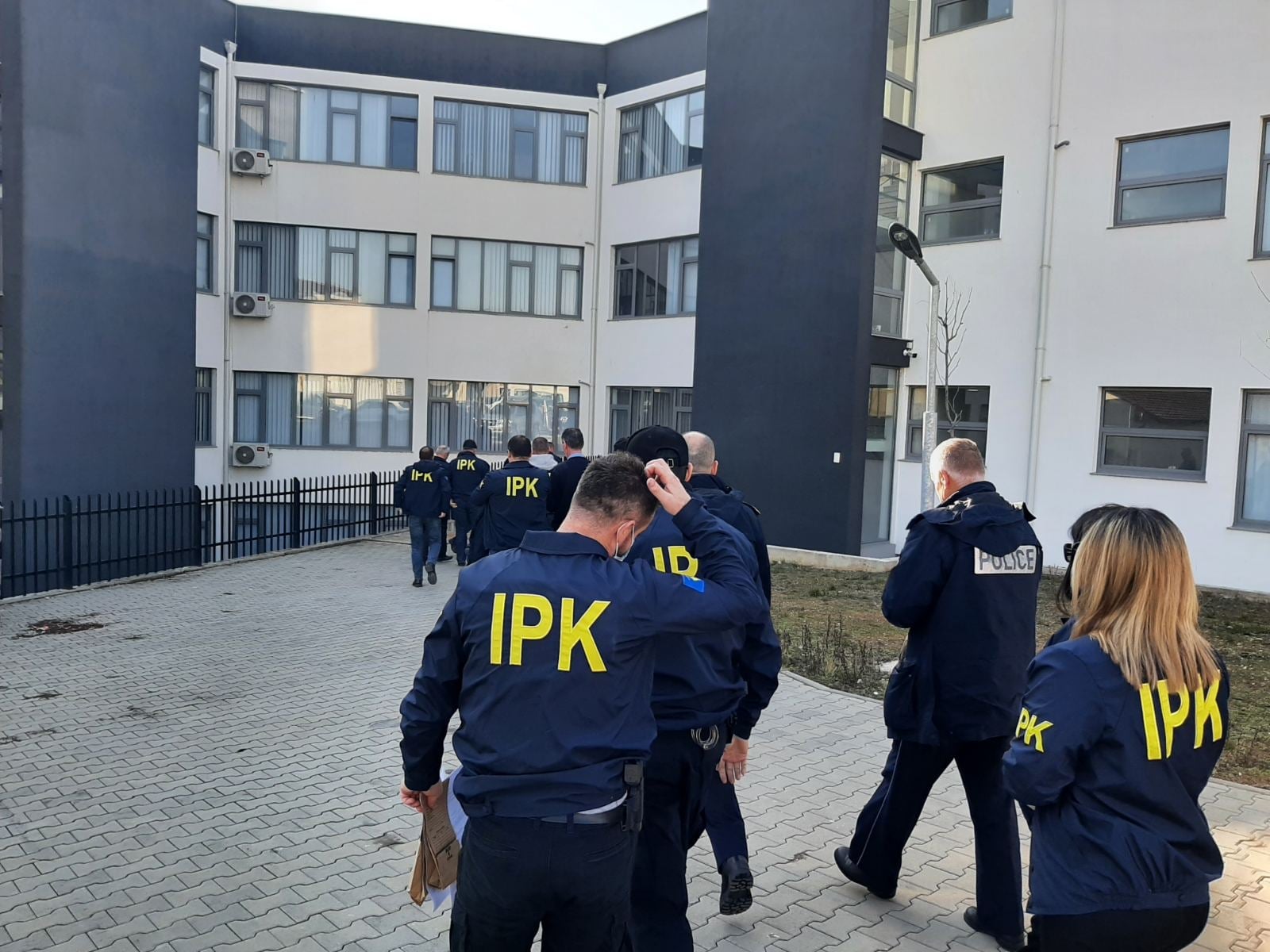 Ndalohen katër policë dhe tre qytetarë, u përleshën fizikisht mes vete në Mazgit