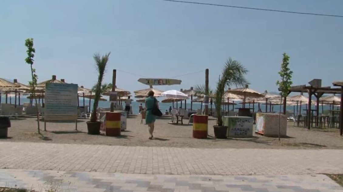 Në mes të verës, Struga është gjysmë e zbrazur