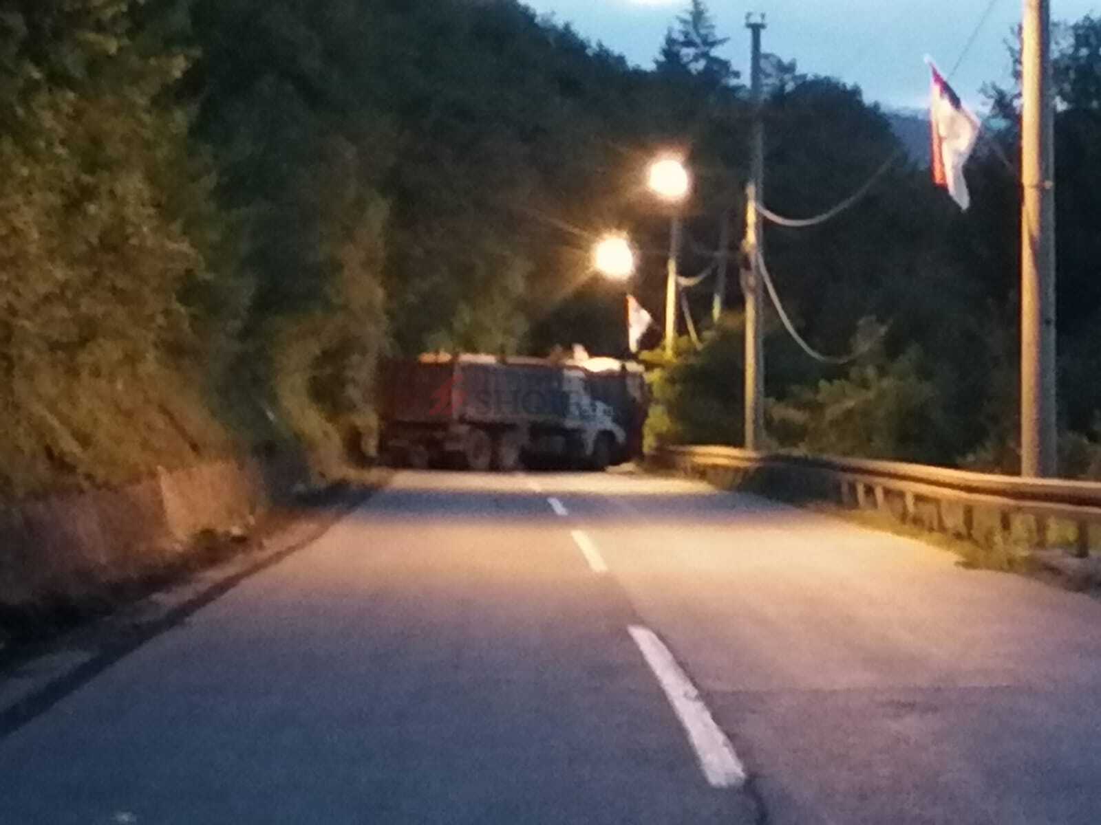 E konfirmuar/ 3 pika kufitare Kosovë-Serbi të bllokuara
