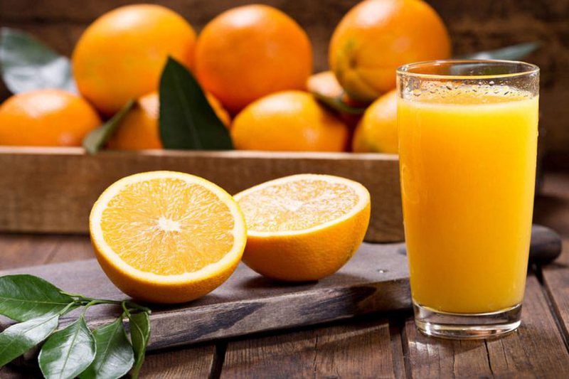 Një gotë lëng portokalli ju ndihmon në parandalimin e shumë sëmundjeve