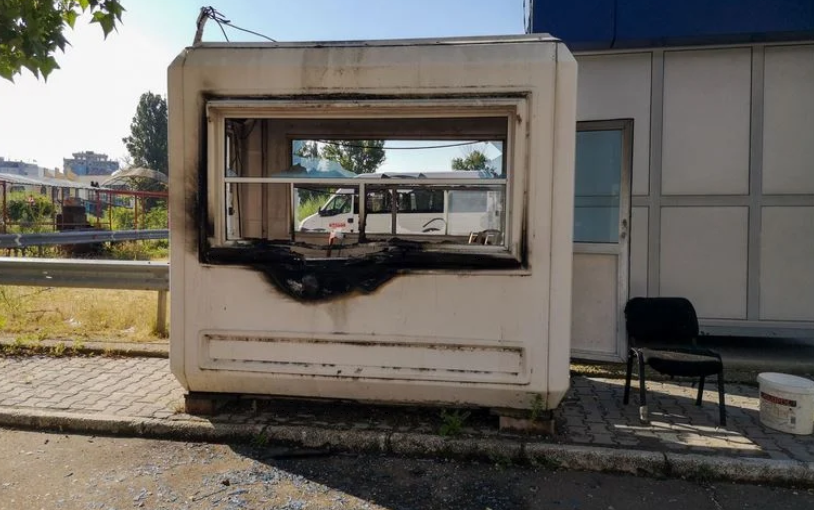 Digjet një pikë statike e Policisë së Kosovës në veri të Mitrovicës