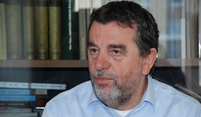 Krasniqi: E trishtueshme si janë krijuar kontigjentë të njerëzve që mendojnë politikisht si idiotë