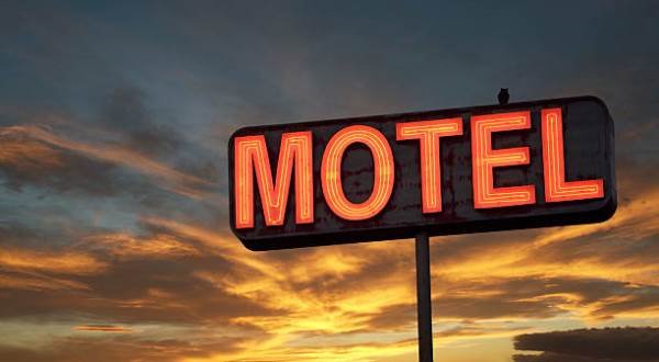 Kjo është vajza që dyshohet se e shantazhoi 34-vjeçarin në Ferizaj pasi qëndruan në motel