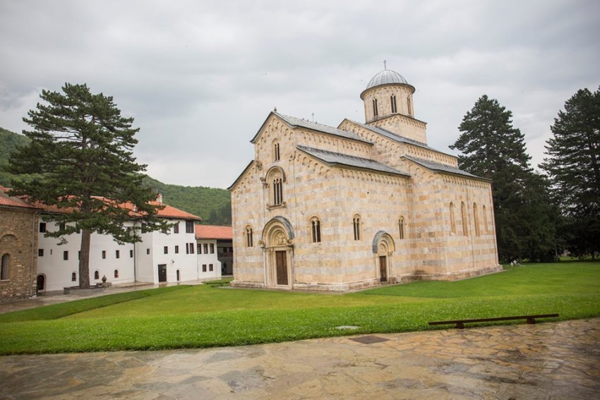 OSBE-ja kërkon zbatimin e vendimit të Kushtetueses për Manastirin e Deçanit