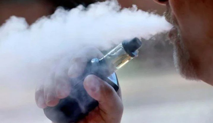 Cigarja elektronike shkakton zjarr, aeroplani kthehet në Gjenevë