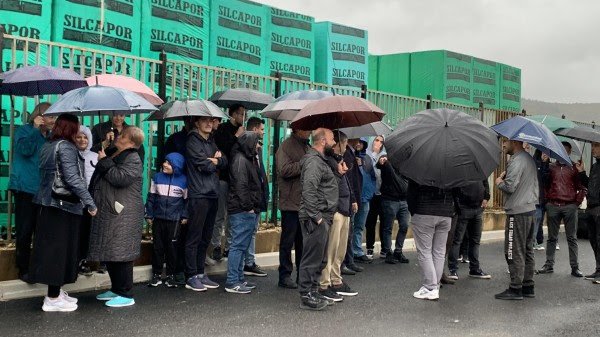 ​Banorët e Matiçanit me protestë kërkojnë mbylljen e deponisë së dheut