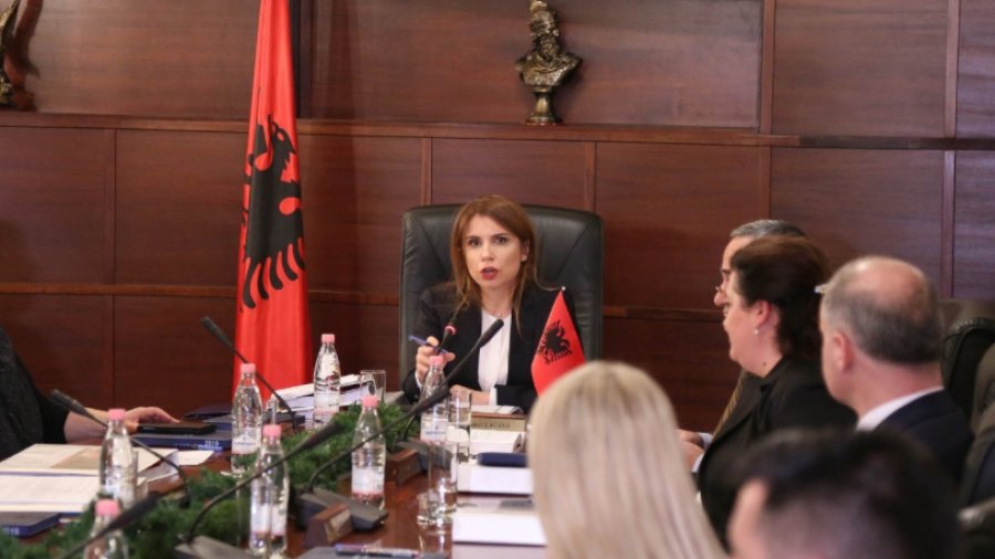 Zgjidhen sot 3 anëtarët e KLGJ, kush janë gjyqtarët në garë