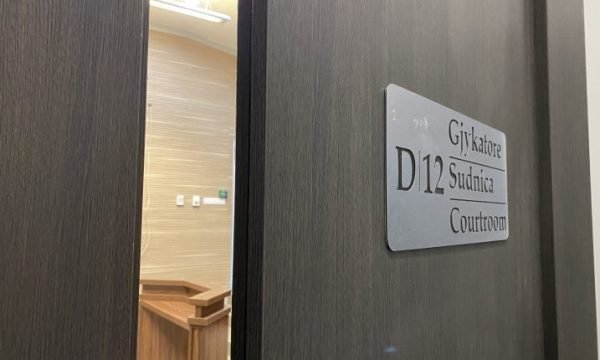 Ish-drejtori i Inspeksionit mohon fajësinë, thotë se s’përfitoi asgjë nga mosrrënimi i një objekti pa leje