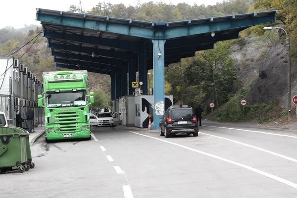 ​Qytetarët mirëpresin hapjen e pikës kufitare në Jarinje